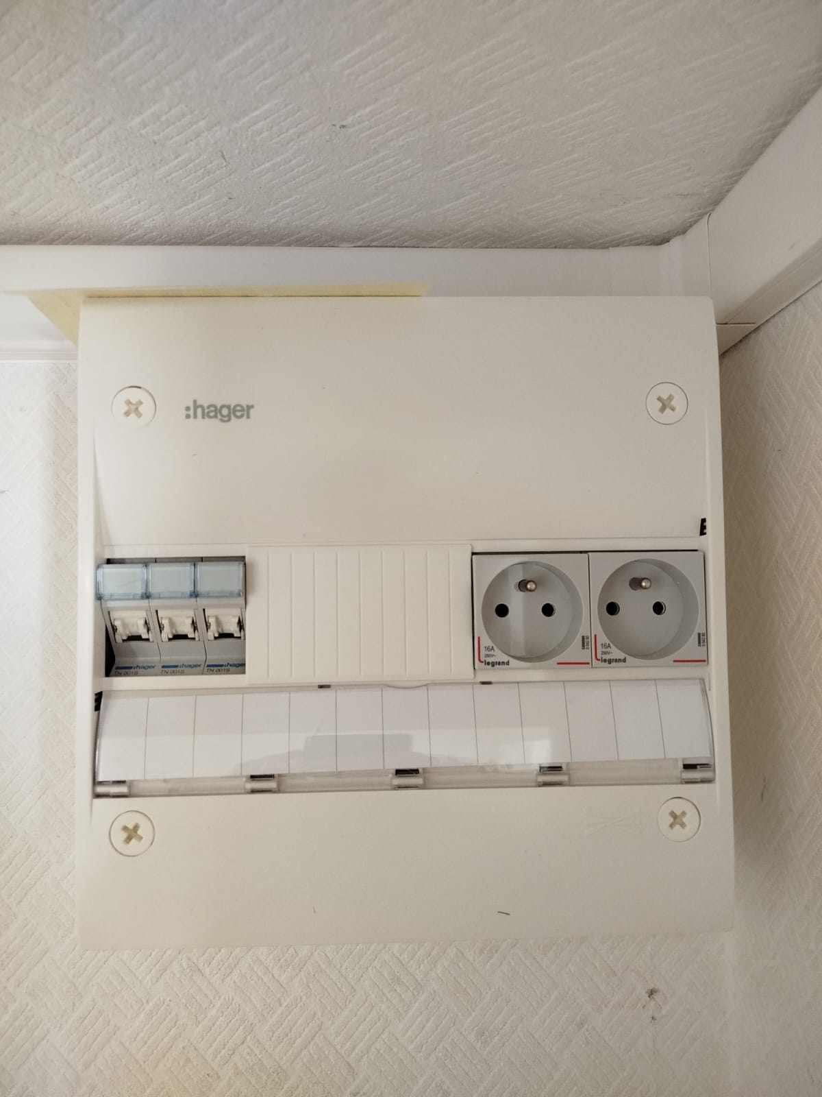 2spbe-electricien-amiens-borne-de-recharge