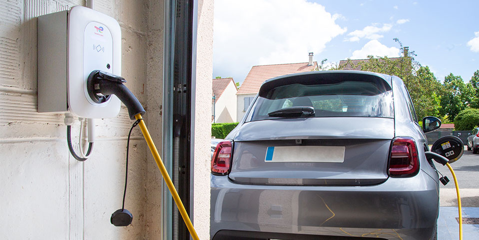 Installation de borne électrique pour véhicules